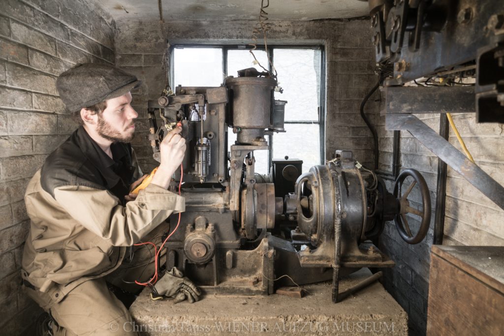 Letzte_Arbeiten_an_der_Maschinenelektrik